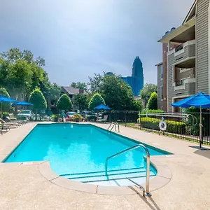 Unique 2br Prime Location With Gym & Parking Charlotte