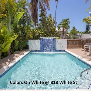 Colors On White Appartement